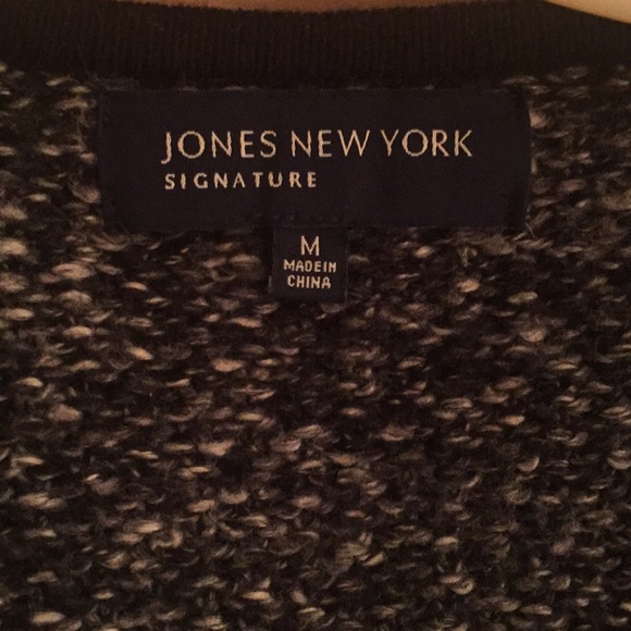 Women’s Zip-Up sweater - Picture 4 of 4